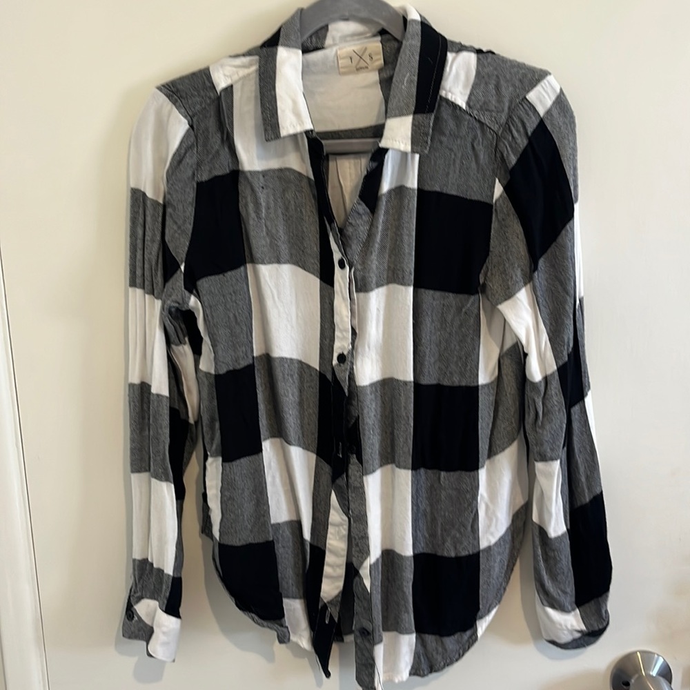 Plaid black and white lightweight flannel
